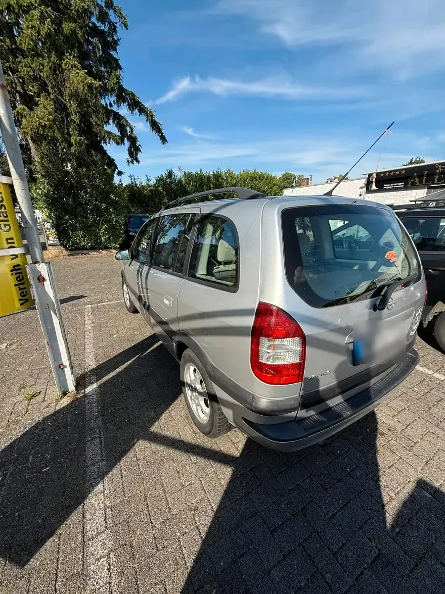 Gebraucht Opel Zafira 102 PS (75 kW) 2003 Silber Van / Kleinbus