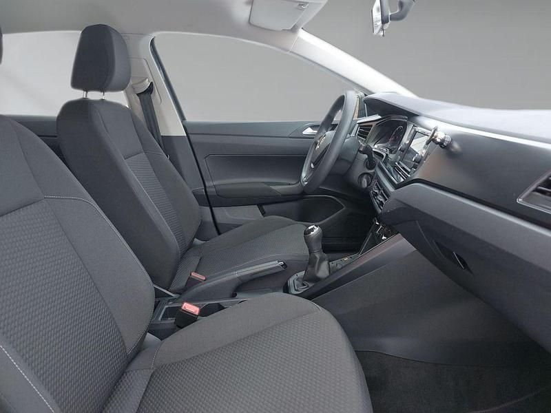 Gebraucht VW Polo Trendline 65 PS (47 kW) 2018 Urano gray Kleinwagen