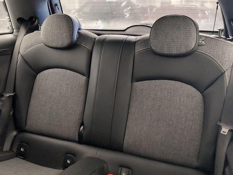 Gebraucht Mini Cooper 136 PS (100 kW) 2022 Rot Kleinwagen