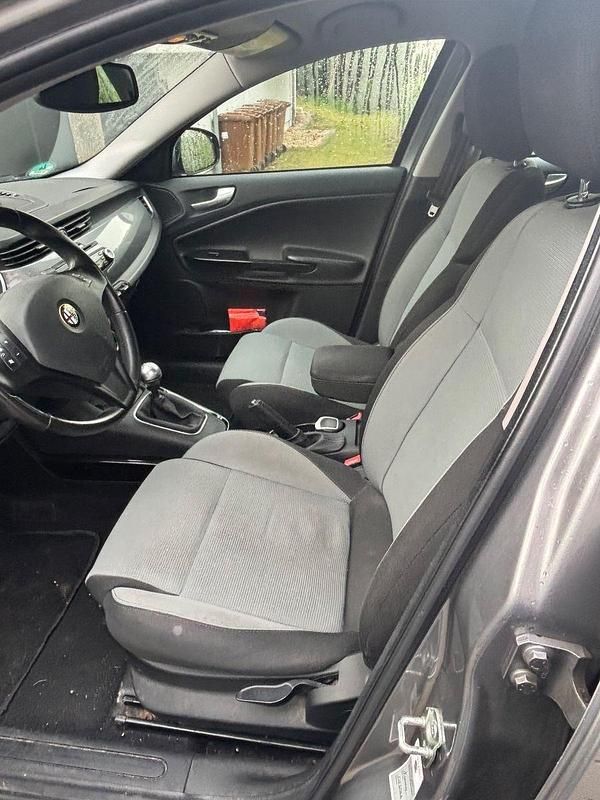 Gebraucht Alfa Romeo Giulietta Turismo 170 PS (125 kW) 2013 Silber Limousine