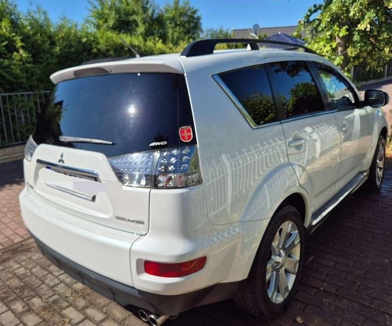 Weiß Gebraucht 2010 Mitsubishi Outlander Instyle SUV | 5.400 € (Guter Preis) - Bild 1/4