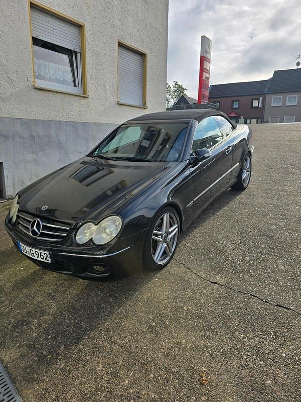 Schwarz Gebraucht 2007 Mercedes CLK350 Cabrio | 9.400 € (Fairer Preis) - Bild 1/2
