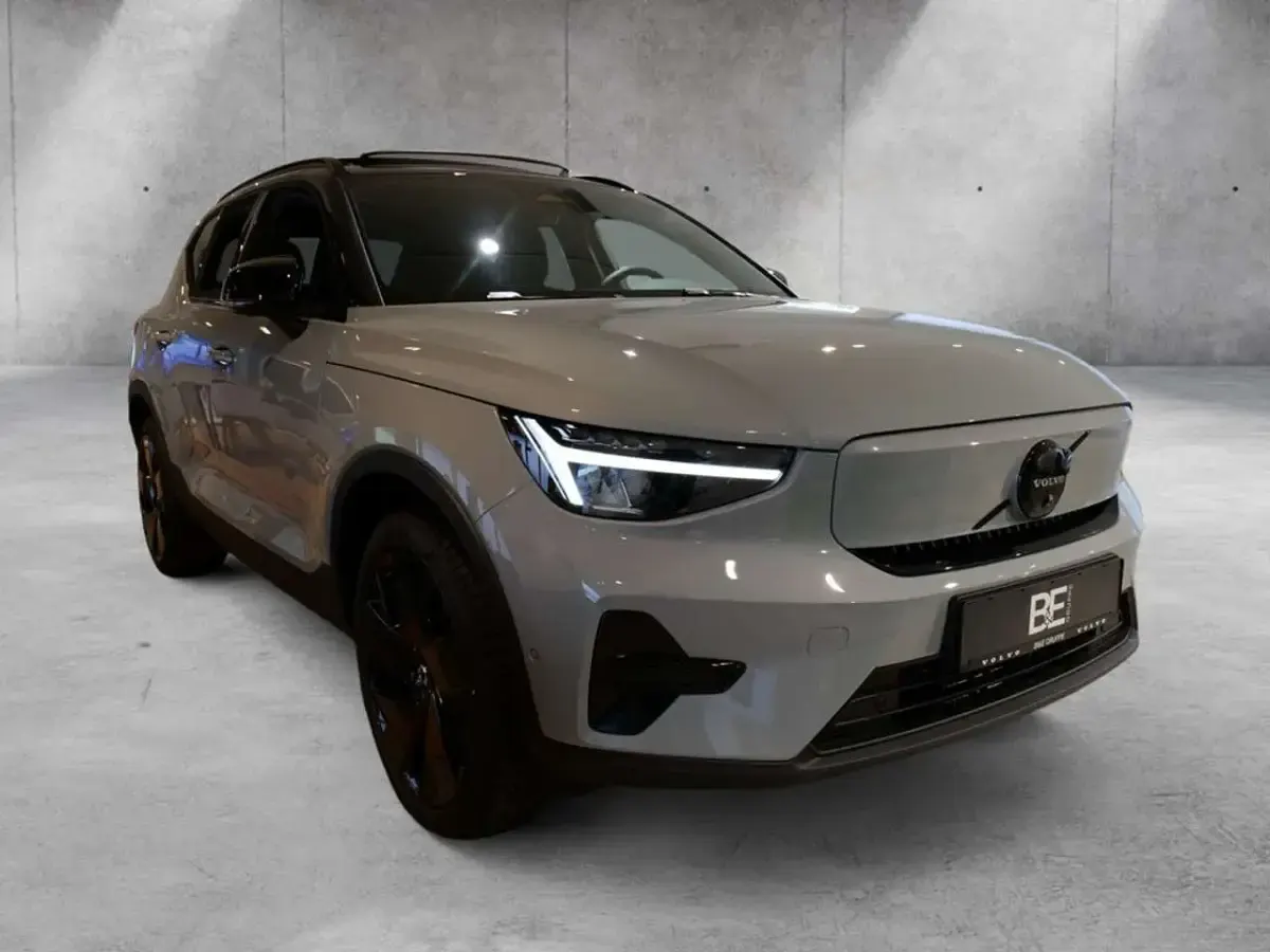 Używany Volvo EX40 Ultra 185 kW (252 KM) 2026 Szary SUV
