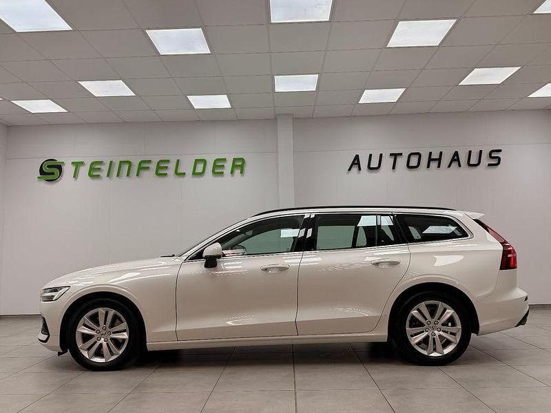 Gebraucht Volvo V60 Momentum 197 PS (144 kW) 2021 Weiß Kombi