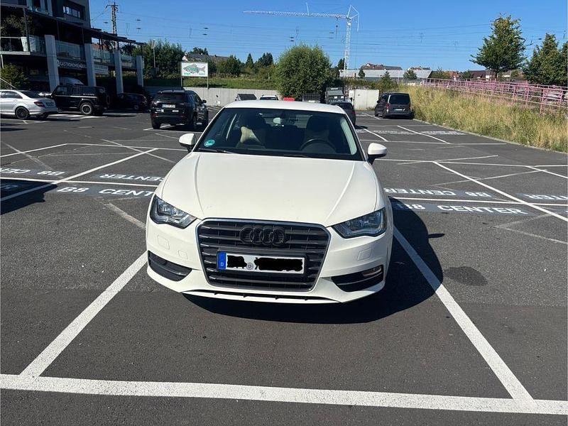 Weiß Gebraucht 2014 Audi A3 Attraction Limousine | 8.765 € (Guter Preis) - Bild 1/4