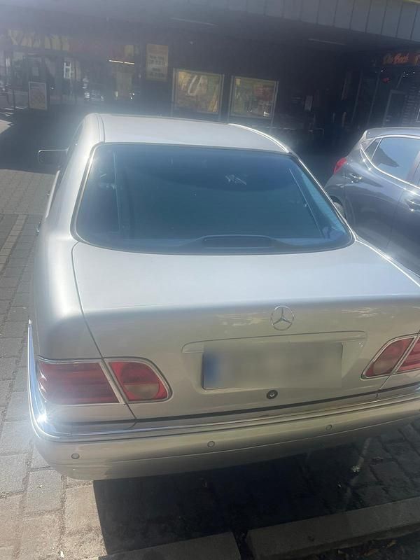 Gebraucht Mercedes E240 Avantgarde 170 PS (125 kW) 1998 Silber Limousine
