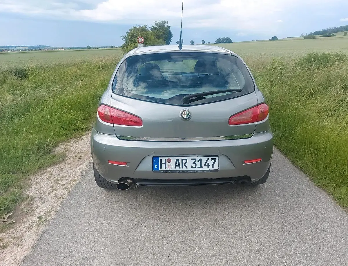 Gebraucht Alfa Romeo 147 150 PS (110 kW) 2005 Grau Kleinwagen