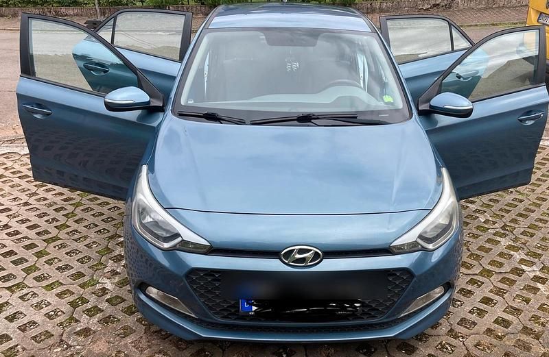 Blau Gebraucht 2016 Hyundai i20 Limousine | 5.499 € (Guter Preis) - Bild 1/4