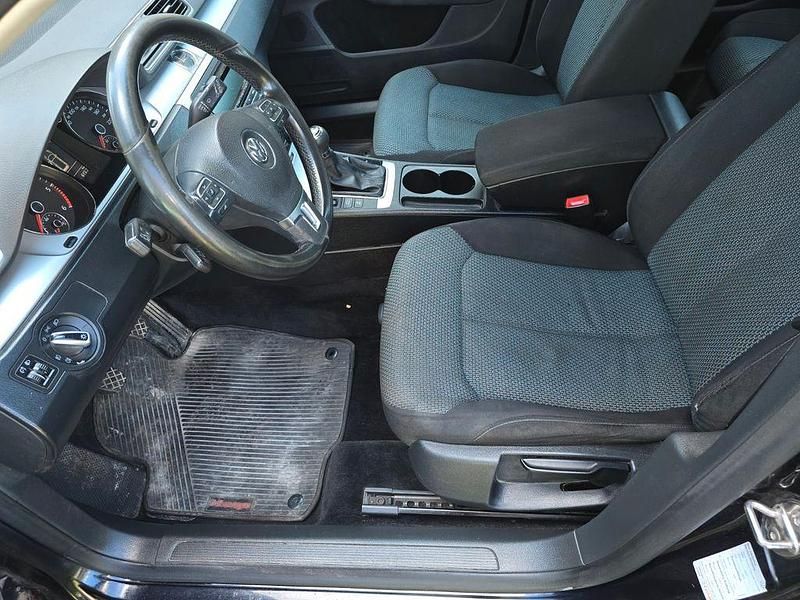 Second-hand VW Passat 105 CP (77 kW) 2012 Negru Break