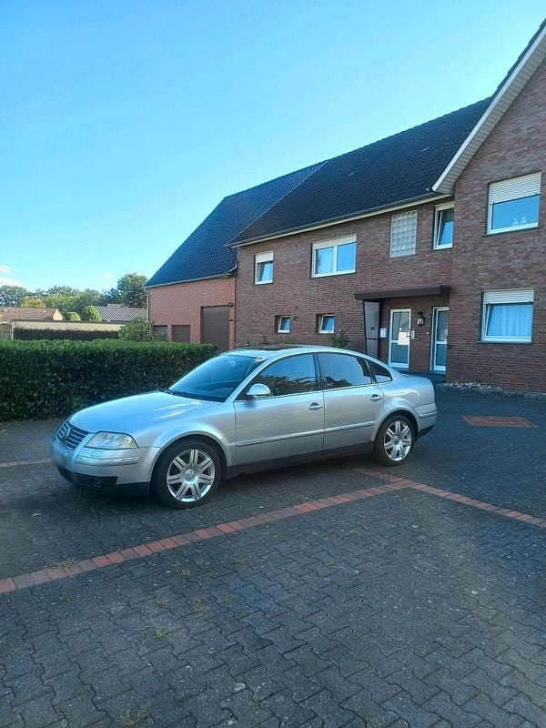 Second-hand VW Passat Highline 130 CP (95 kW) 2004 Argintiu Berlinǎ