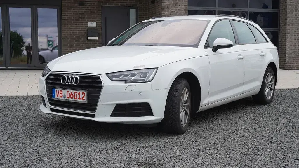 Gebraucht Audi A4 190 PS (139 kW) 2019 Weiß Kombi