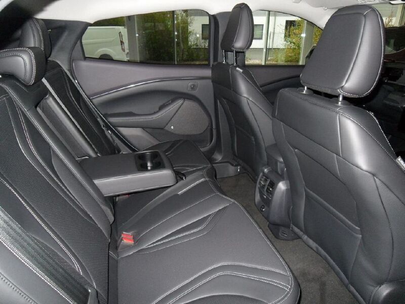 Gebraucht Ford Mustang Mach-E Basis 197 kW (269 PS) 2023 Iced/elite blue SUV