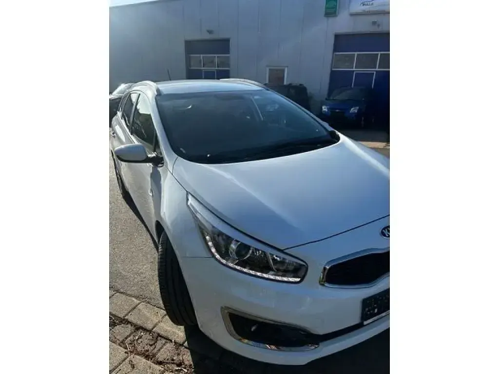 Używany Kia Ceed 101 KM (74 kW) 2016 Biały Hatchback