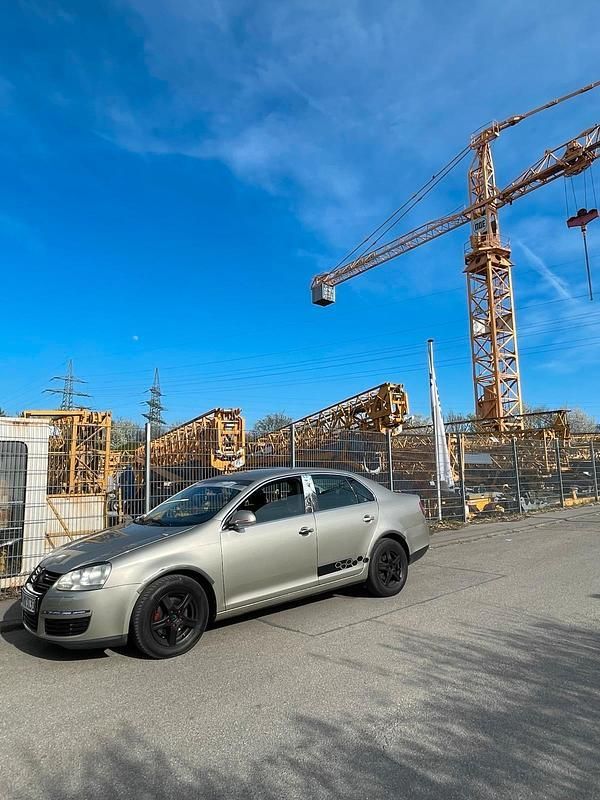 Gold Gebraucht 2006 VW Jetta Limousine | 700 € (Superpreis) - Bild 1/4