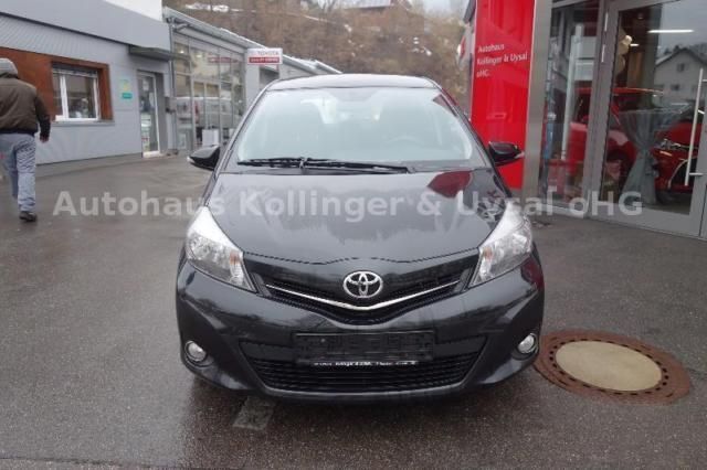 Gebraucht Toyota Yaris Club 99 PS (72 kW) 2012 Schwarz metallic Kleinwagen