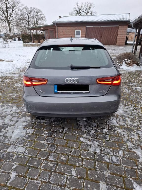 Gebraucht Audi A3 Attraction 122 PS (89 kW) 2013 Grau Limousine