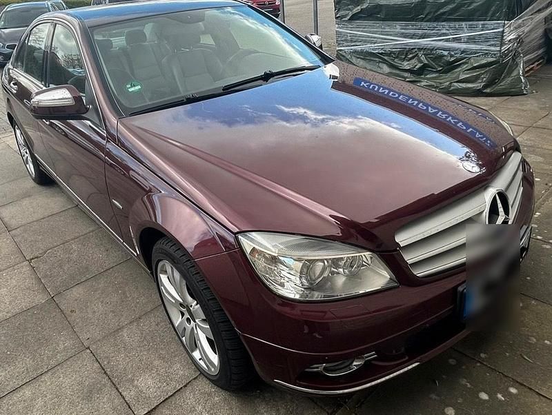 Rot Gebraucht 2007 Mercedes C320 Avantgarde Limousine | 8.300 € (Fairer Preis) - Bild 1/4