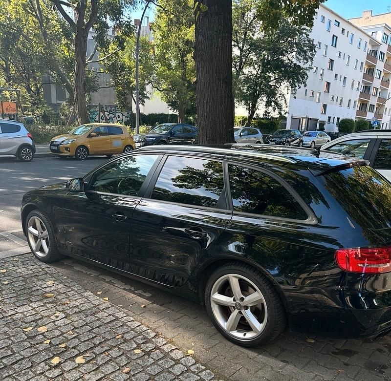 Gebraucht Audi A4 150 PS (110 kW) 2013 Schwarz Kombi