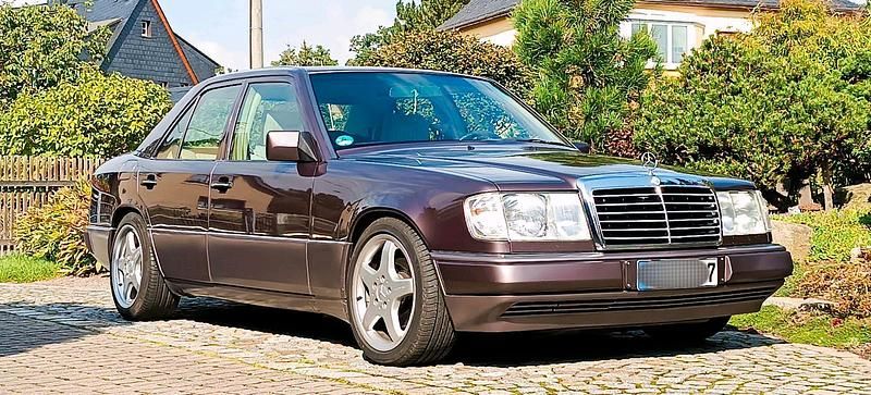 Braun Gebraucht 1992 Mercedes E280 Limousine | 8.500 € - Bild 1/4