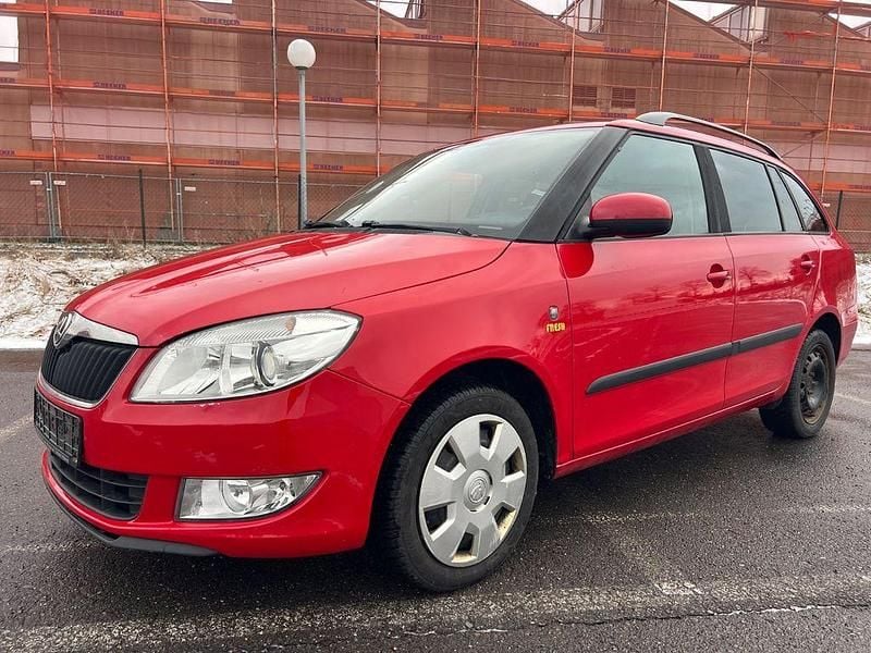 Gebraucht Skoda Fabia Fresh 90 PS (66 kW) 2013 Rot Kombi