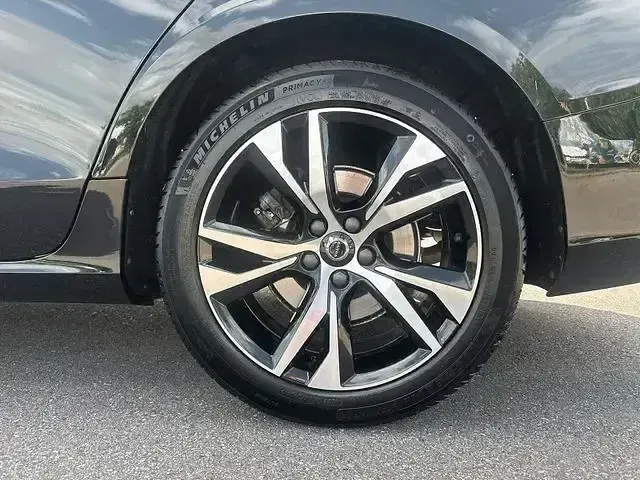 Gebraucht Volvo V60 Ultimate 197 PS (144 kW) 2023 Onyx schwarz Kombi