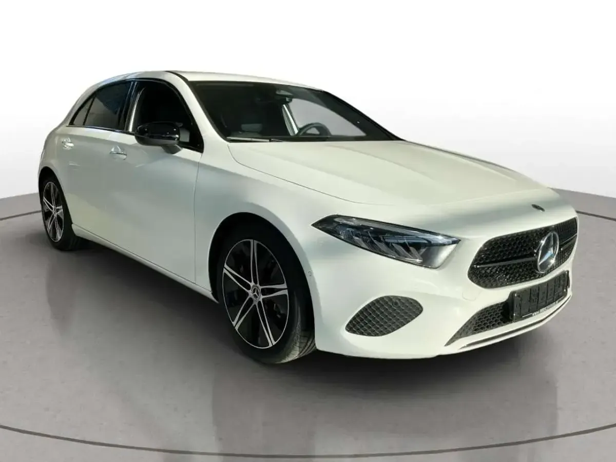 Gebraucht Mercedes A180 Progressive 136 PS (100 kW) 2026 Unilack nachtschwarz Limousine