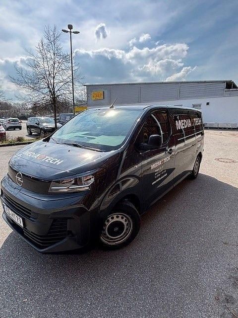 Gebraucht Opel Vivaro 144 PS (105 kW) 2025 Grau Van / Kleinbus