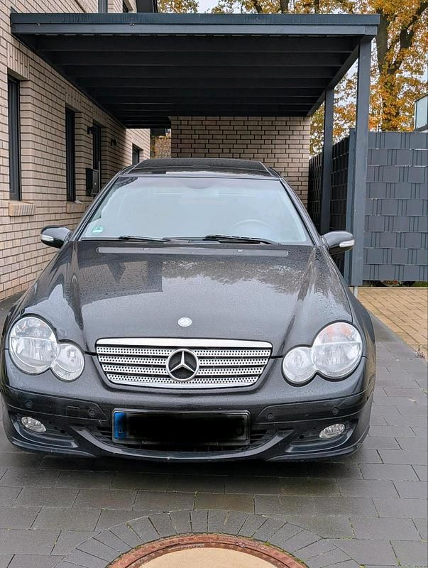 Schwarz Gebraucht 2004 Mercedes C200 Coupé | 3.250 € (Fairer Preis) - Bild 1/4