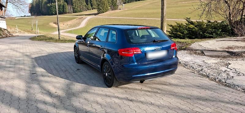 Gebraucht Audi A3 105 PS (77 kW) 2012 Blau Kleinwagen