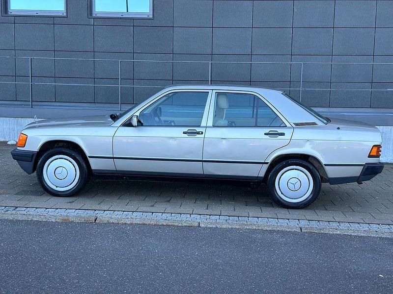 Gebraucht Mercedes 190 102 PS (75 kW) 1988 Beige Limousine