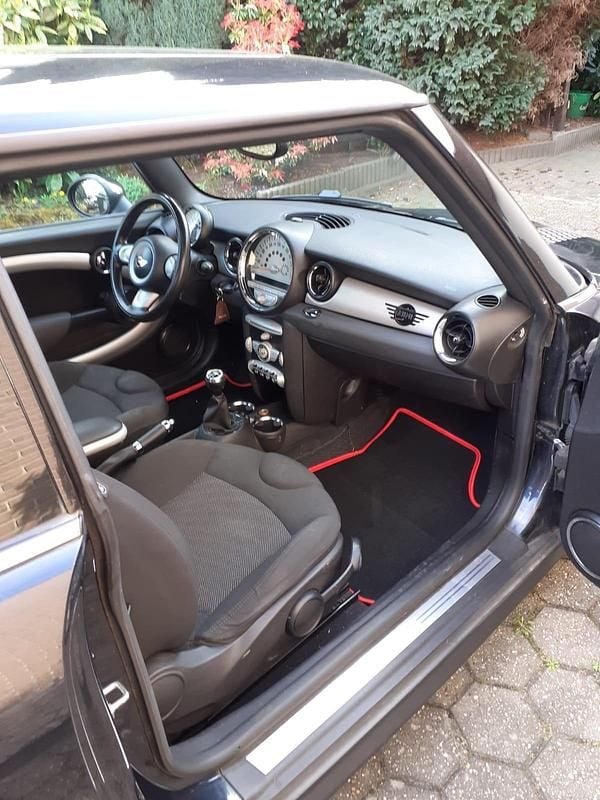 Second-hand Mini ONE 95 CP (69 kW) 2008 Negru Hatchback