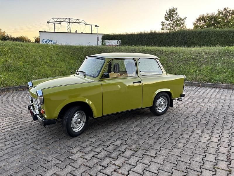 Grün Gebraucht 1988 Trabant 601 Limousine | 9.800 € - Bild 1/4