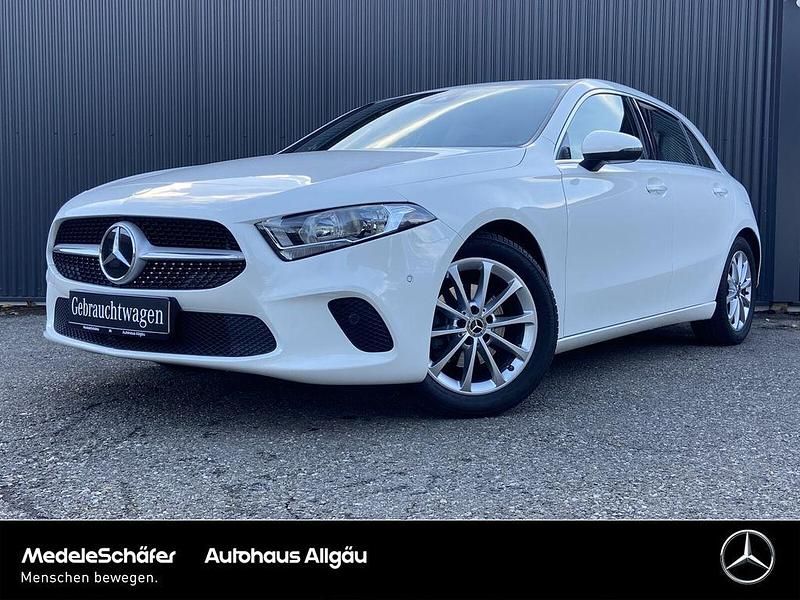 Unilack polarweiß Gebraucht 2019 Mercedes A180 Progressive Limousine | 20.470 € (Guter Preis) - Bild 1/4