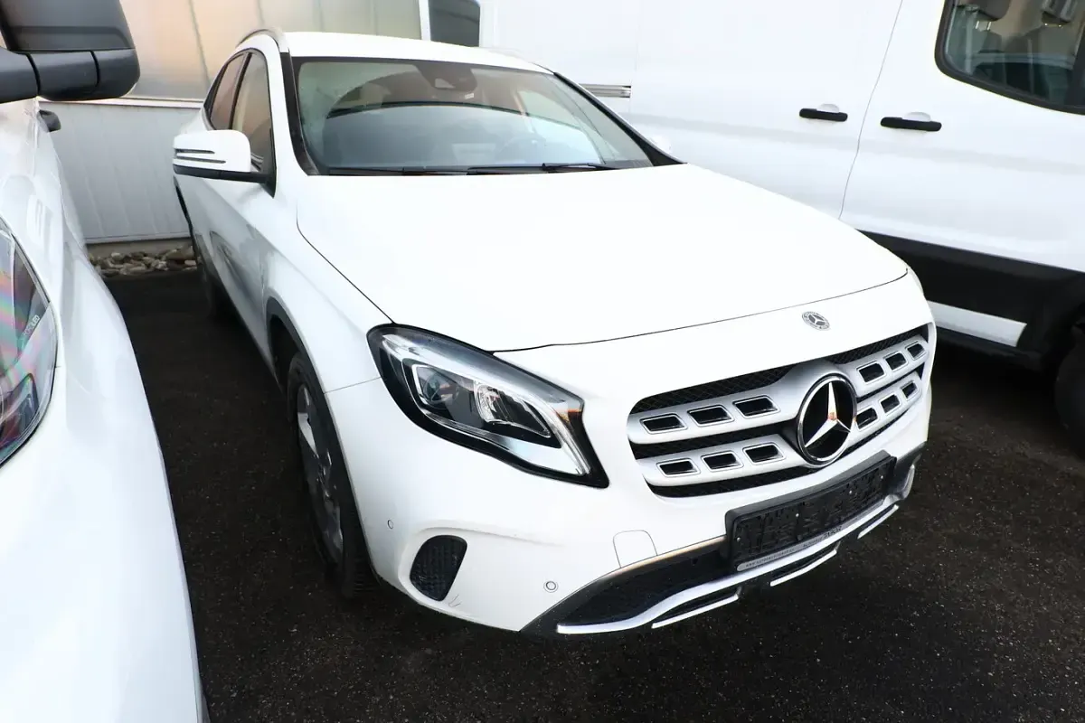 Gebraucht Mercedes GLA200 Urban 156 PS (114 kW) 2019 Weiss SUV