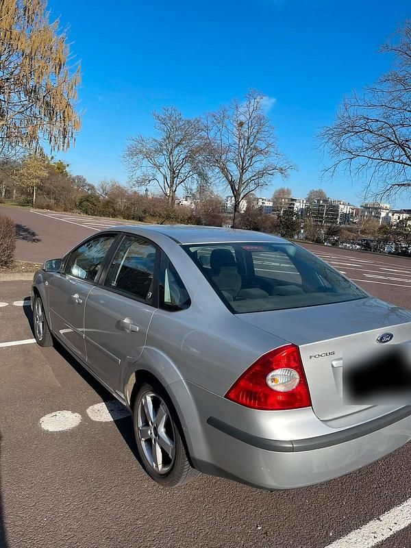 Gebraucht Ford Focus 115 PS (84 kW) 2005 Silber Limousine