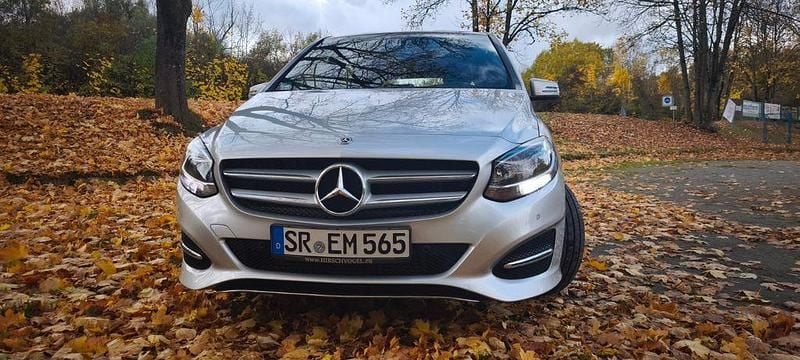 Gebraucht Mercedes B180 Style 122 PS (89 kW) 2017 Silber Van / Kleinbus