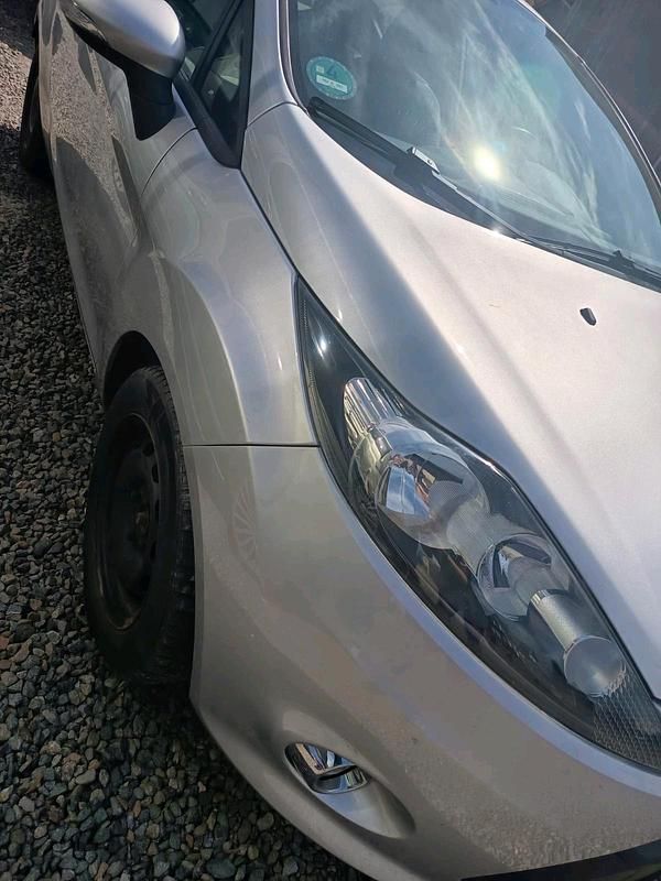 Gebraucht Ford Fiesta 82 PS (60 kW) 2012 Silber Kleinwagen