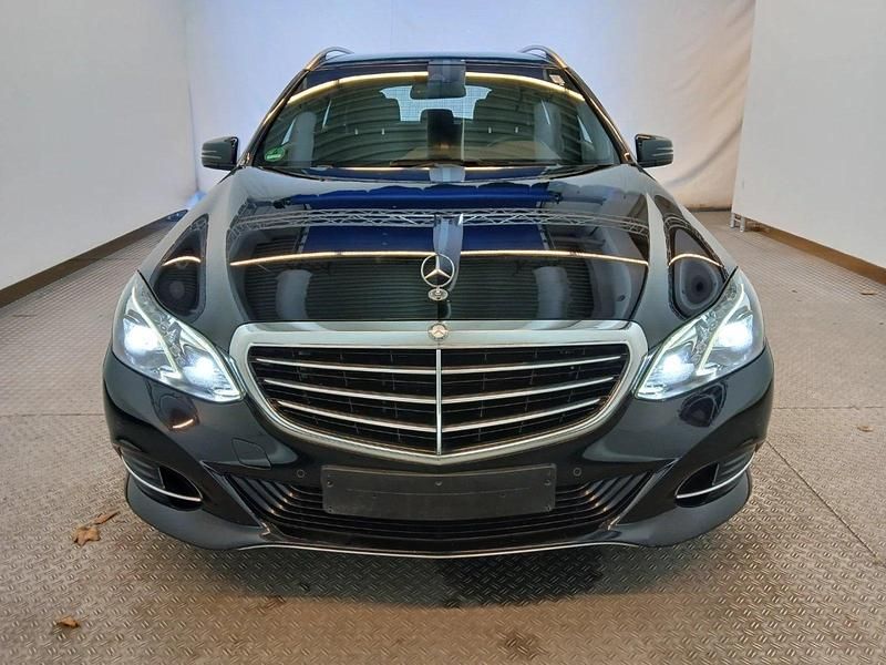 Gebraucht Mercedes E200 Elegance 136 PS (100 kW) 2014 Schwarz Kombi