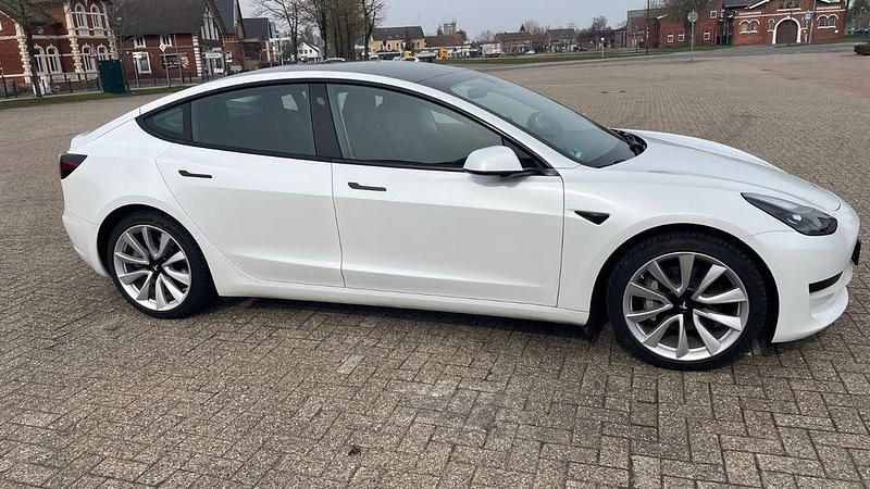 Gebraucht Tesla Model 3 Standard Range Plus 239 kW (325 PS) 2021 Weiß Limousine