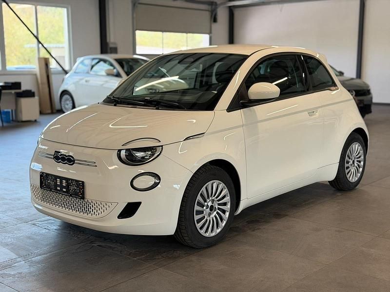 Second-hand Fiat 500e 86 kW (118 CP) 2023 Alb Berlinǎ