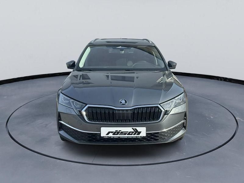 Neu Skoda Octavia Selection 150 PS (110 kW) 2026 Grau Kombi