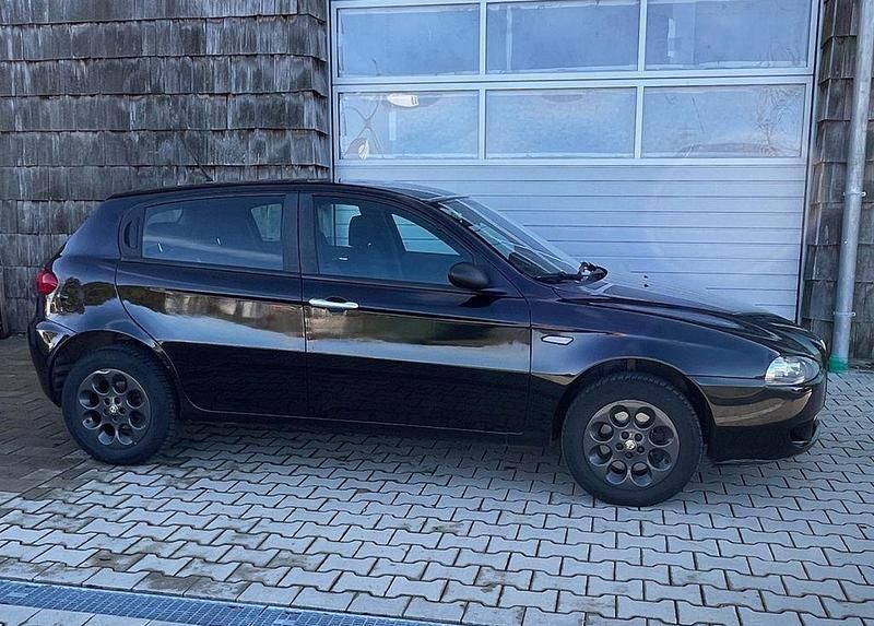 Gebraucht Alfa Romeo 147 105 PS (77 kW) 2009 Schwarz Kleinwagen