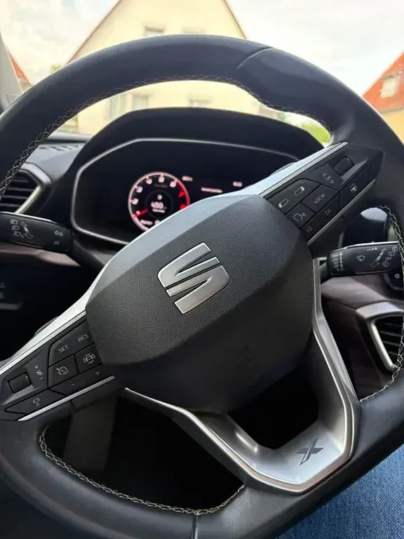 Gebraucht Seat Leon XCELLENCE 150 PS (110 kW) 2020 Weiß Limousine