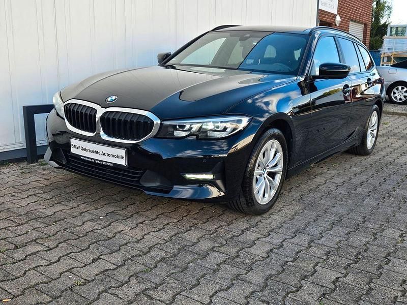 Schwarz Gebraucht 2022 BMW 320 Sport Line Limousine | 22.998 € (Superpreis) - Bild 1/4