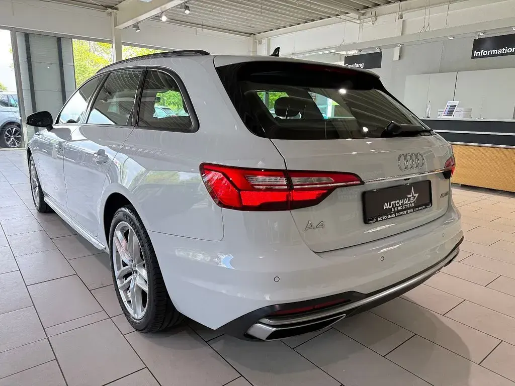 Gebraucht Audi A4 Advanced 204 PS (150 kW) 2022 Weiß Kombi
