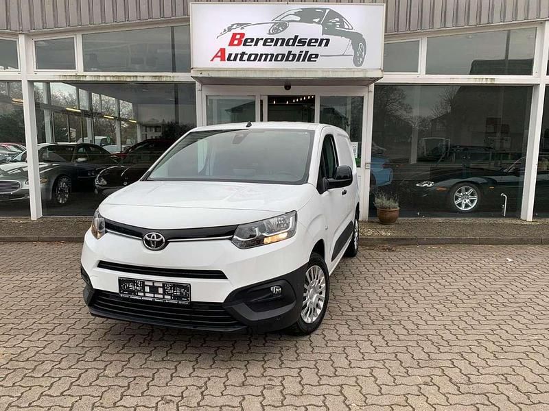Schaumweiß Gebraucht 2022 Toyota Proace Van / Kleinbus | 14.900 € (Superpreis) - Bild 1/4