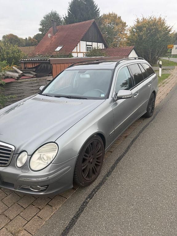 Grau Gebraucht 2009 Mercedes 320 Avantgarde Limousine | 3.100 € - Bild 1/4