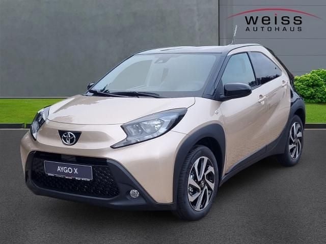 Neu Toyota Aygo X 72 PS (52 kW) 2025 Silber SUV