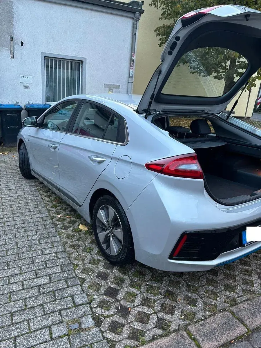 Gebraucht Hyundai Ioniq Style 105 PS (77 kW) 2019 Silber Kleinwagen