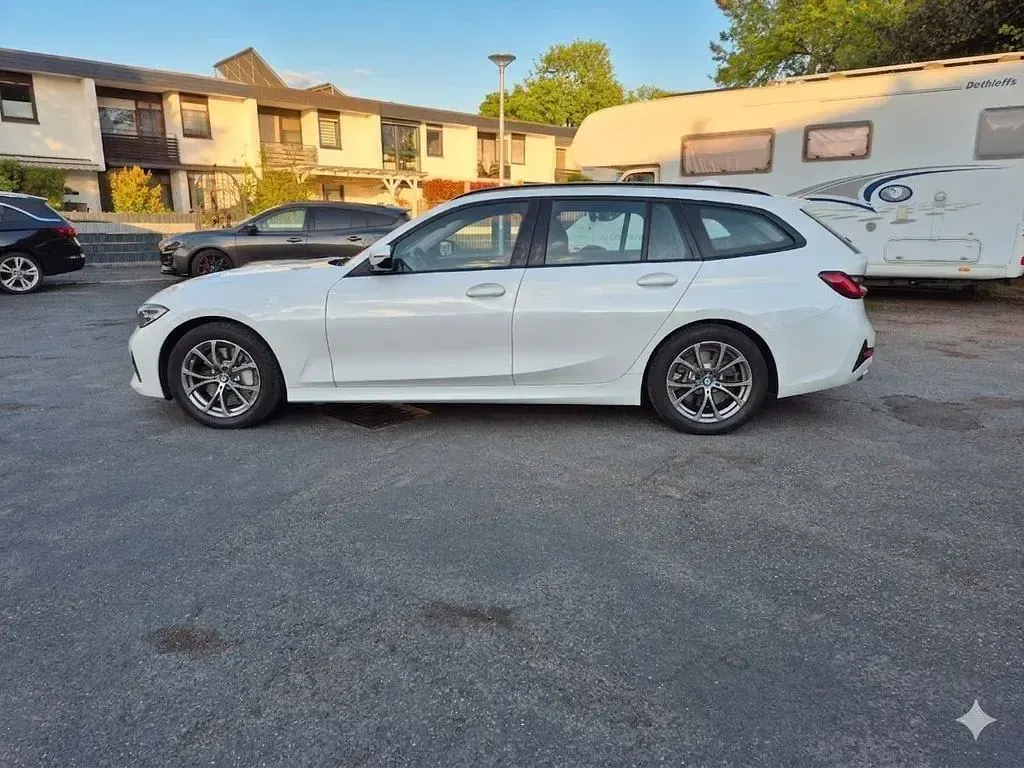 Gebraucht BMW 330 Advantage 258 PS (189 kW) 2021 Weiß Kombi